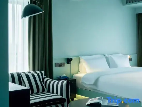 Luxury Double room with city view (full double bed)
