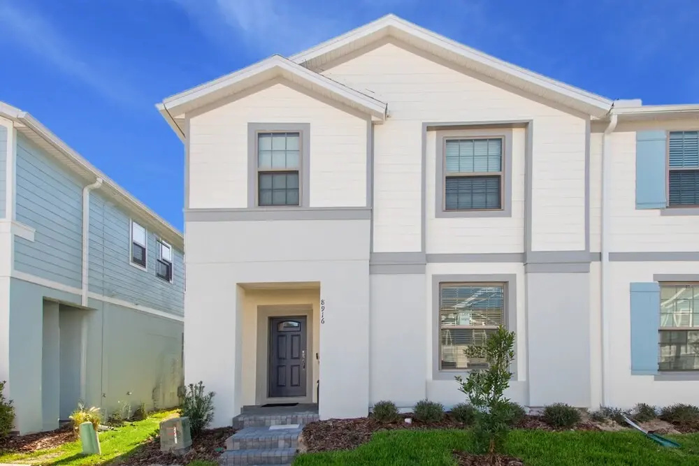 5 Bed 4 Bathroom Town Home
