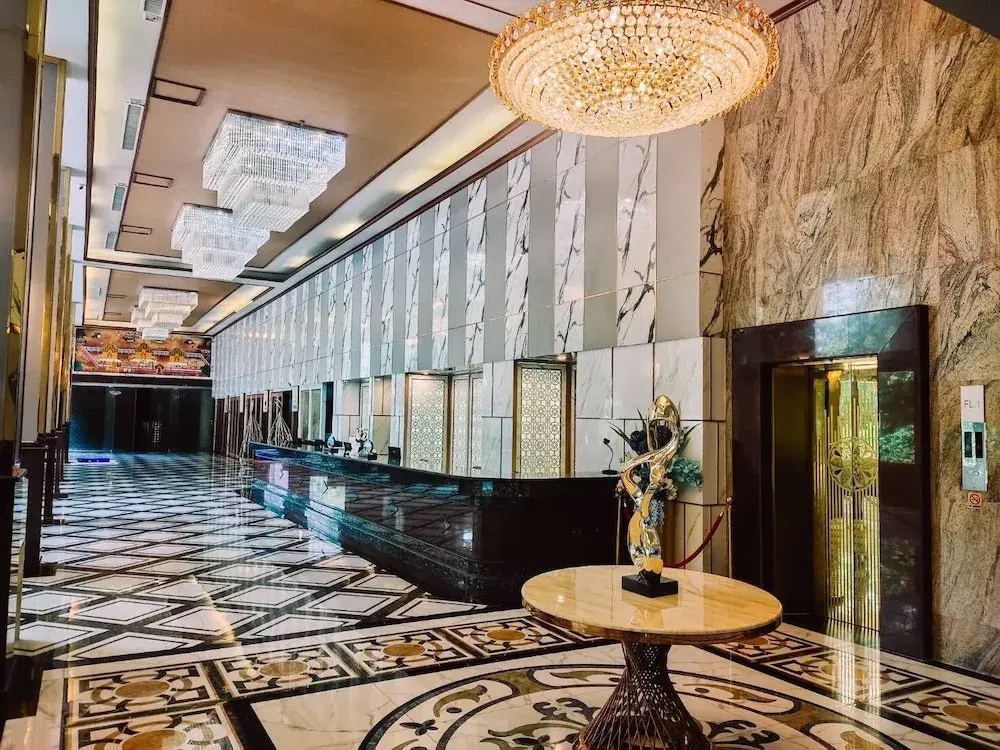 Lobby & Reception