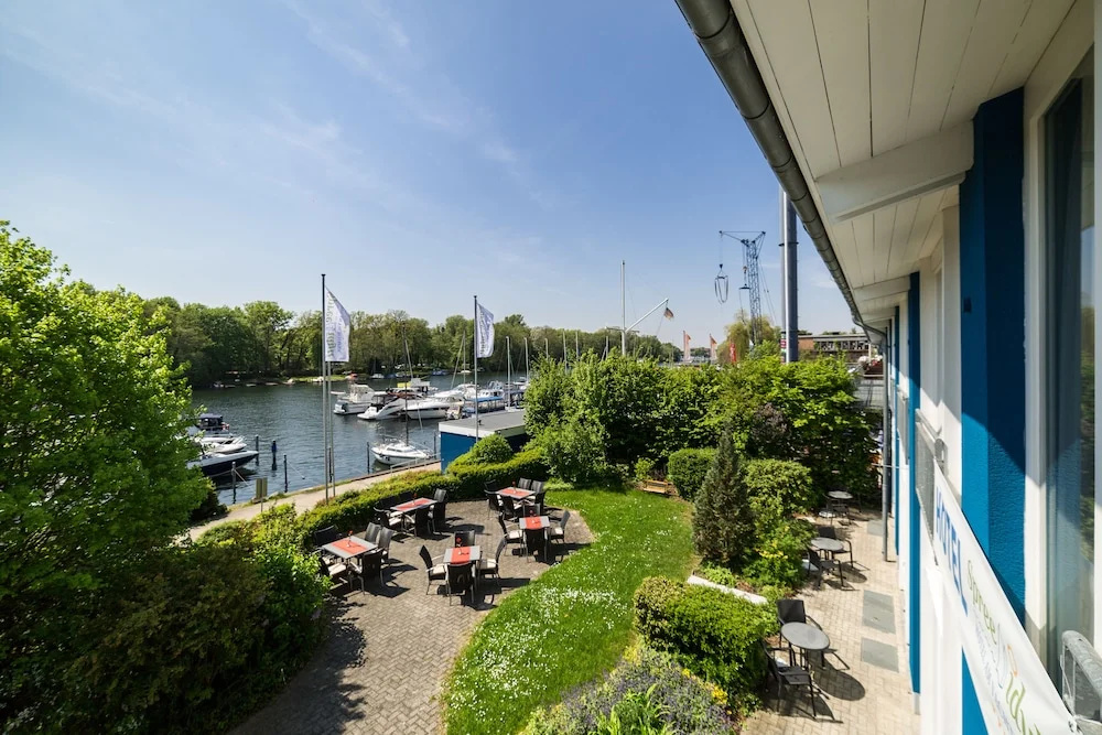 Deluxe Double room with river view (full double bed)