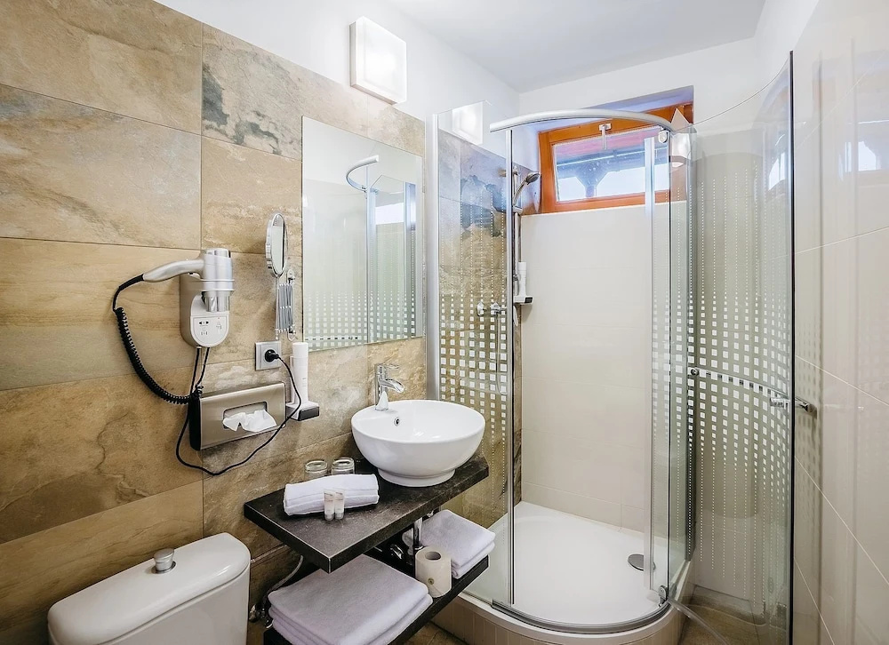 Classic Double room (full double bed)