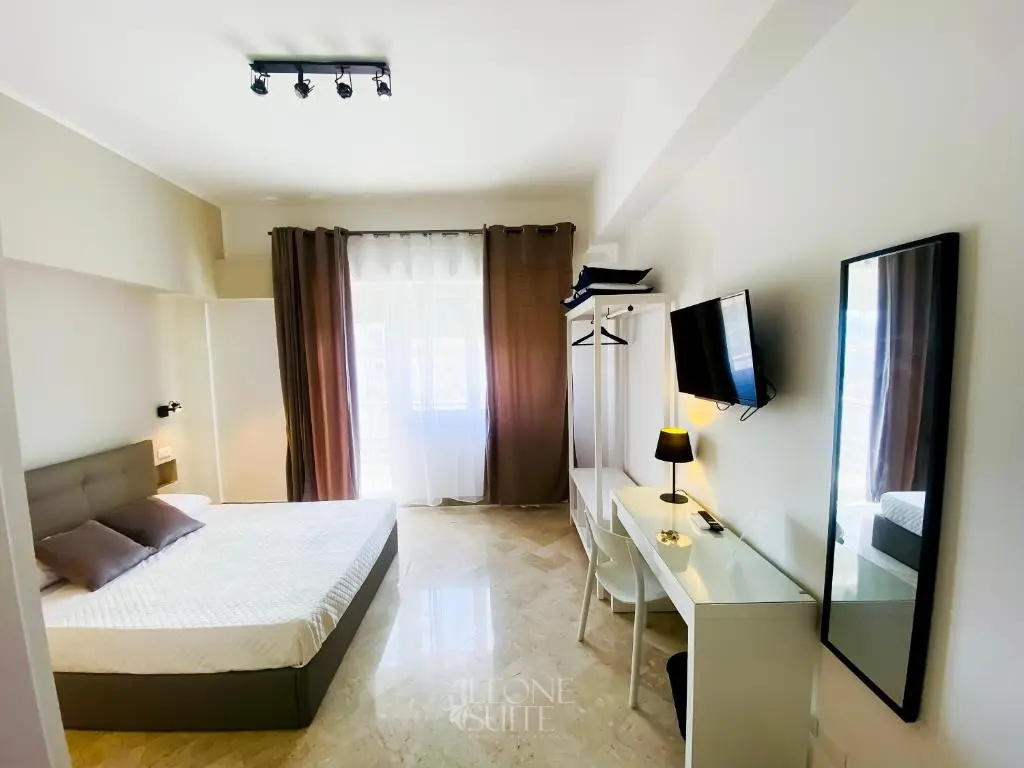 Deluxe Double room with balcony and with sea view (full double bed)