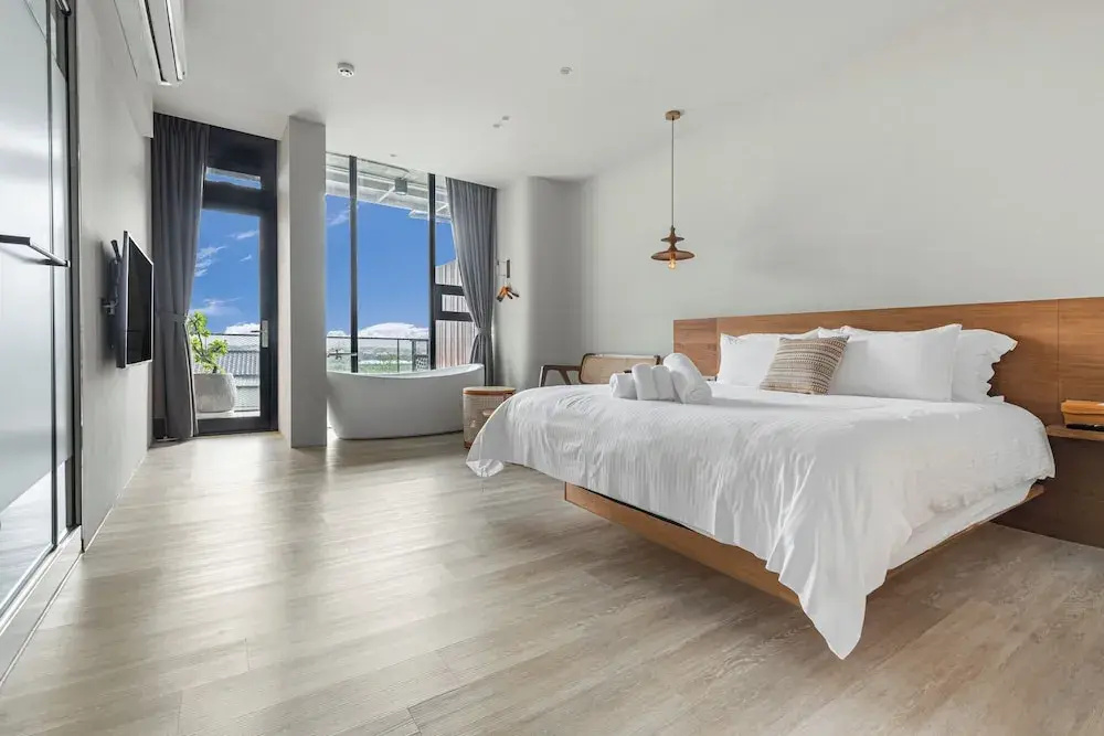 Superior Double room with balcony (full double bed)
