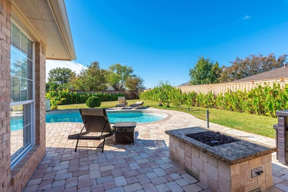 Home Pool 15 Minutes from DFW Airport