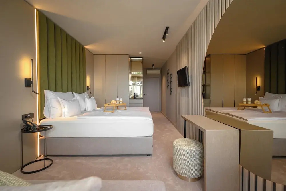 Superior Double room with balcony and with sea view (full double bed)