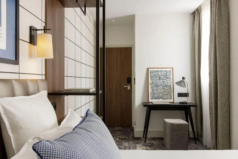 Deluxe Double room (full double bed)