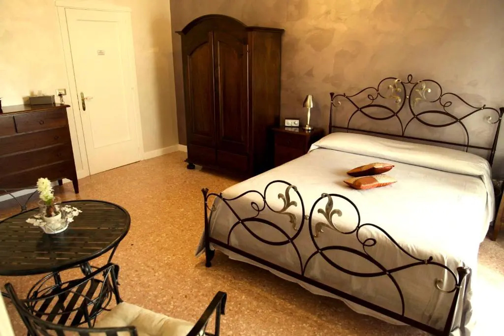 Standard Double room (full double bed)