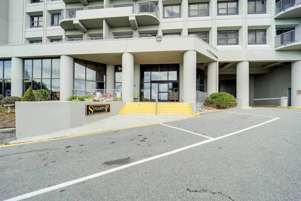 2 Mi to Ski Resort! Sugar Mtn Condo w/ Indoor Pool