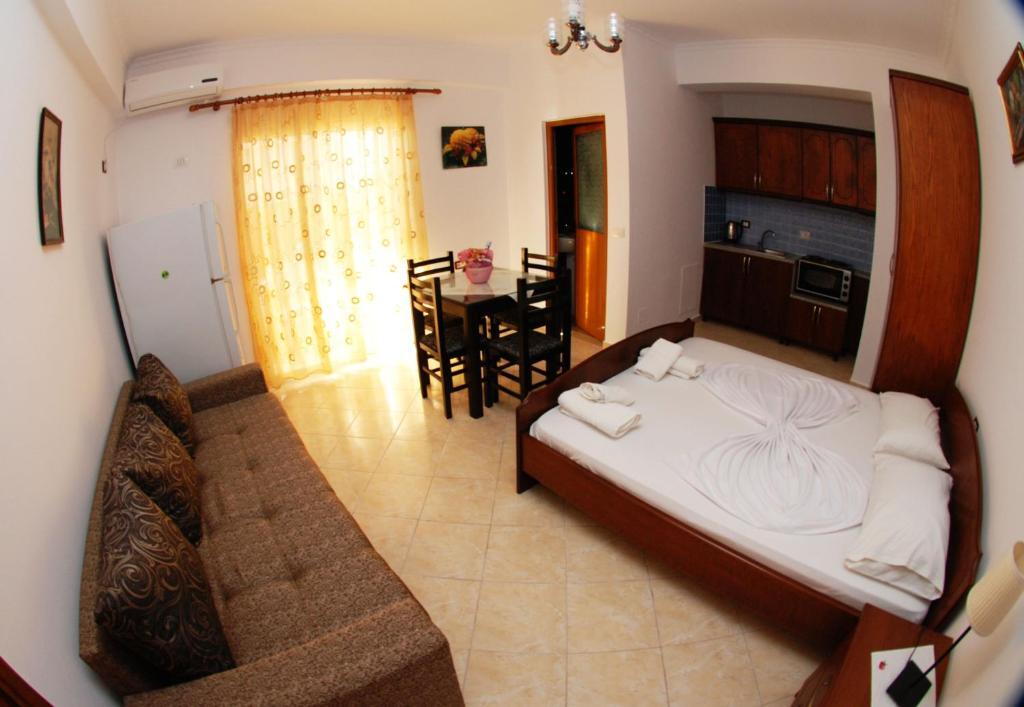 Трёхместный номер Standard в Hotel Erioni
