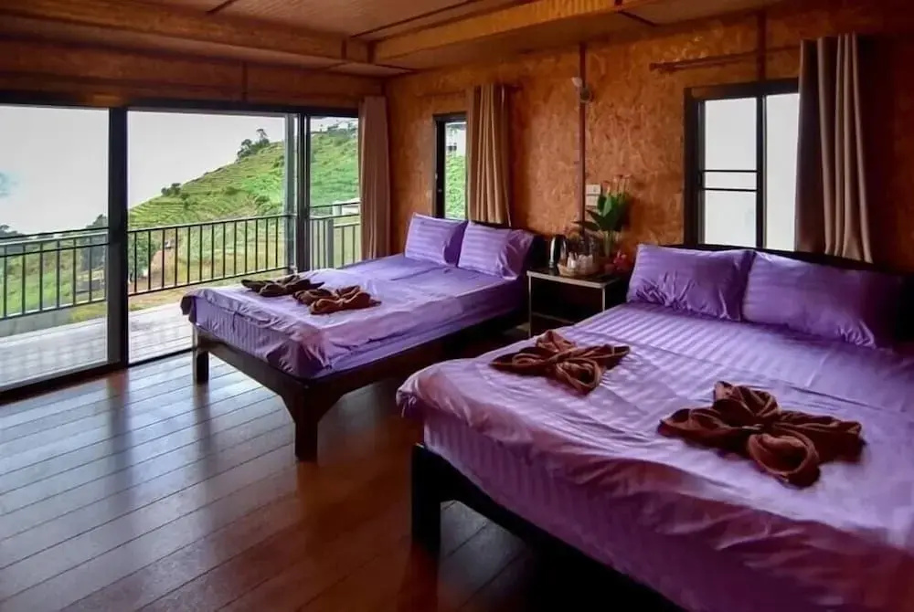 Standard Quadruple Family room with mountain view