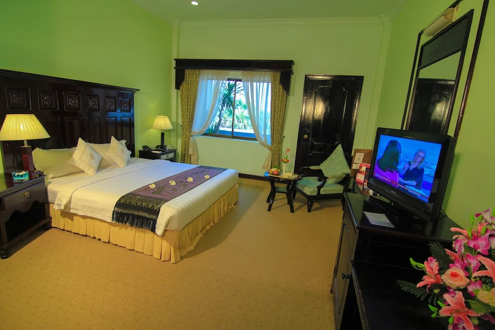 Deluxe Double room with balcony (full double bed)