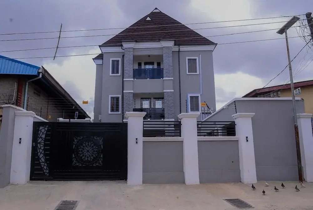 Bamgbose Apartments - Sleeps 2 - Parking - Wifi