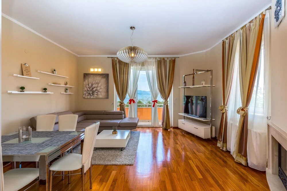 Deluxe Apartment with balcony