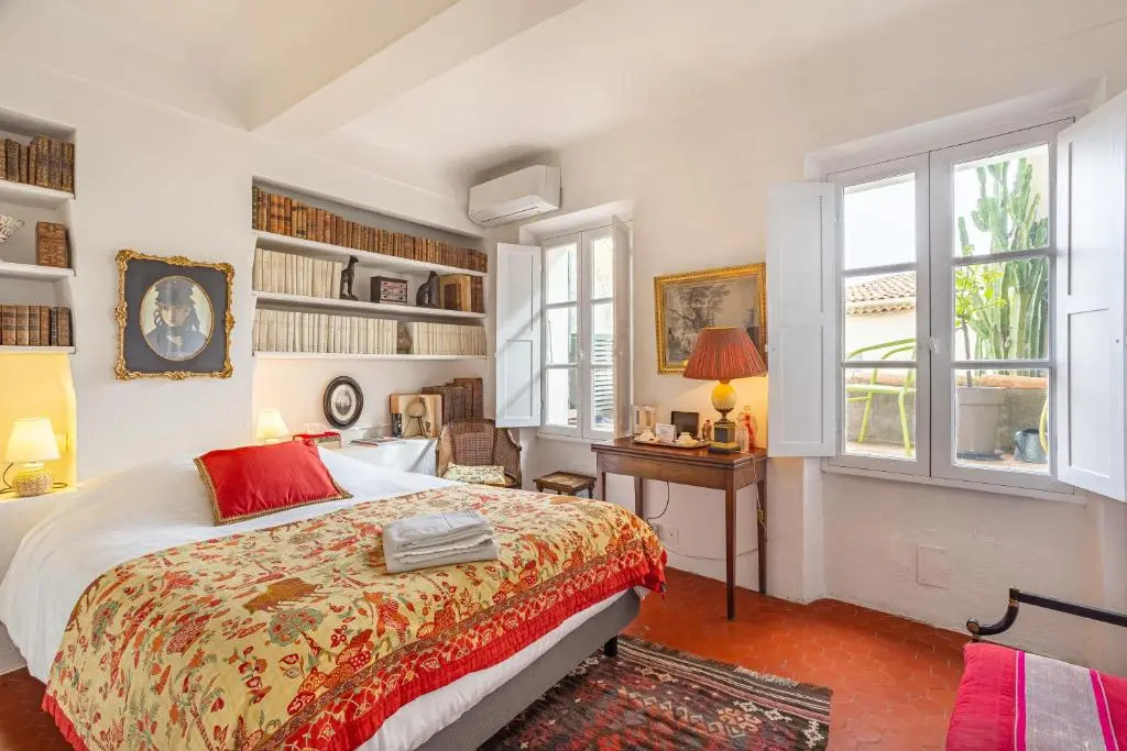 Standard Double room with balcony (full double bed)