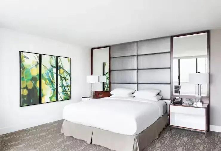Penthouse Suite with water view