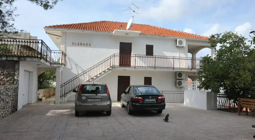 Holidays Apartments Slanada with Terrace And Sea View, Near the Beach & Town Trogir, Free Parking, Quiet Place on Peninsula Ciovo (Adults Only)