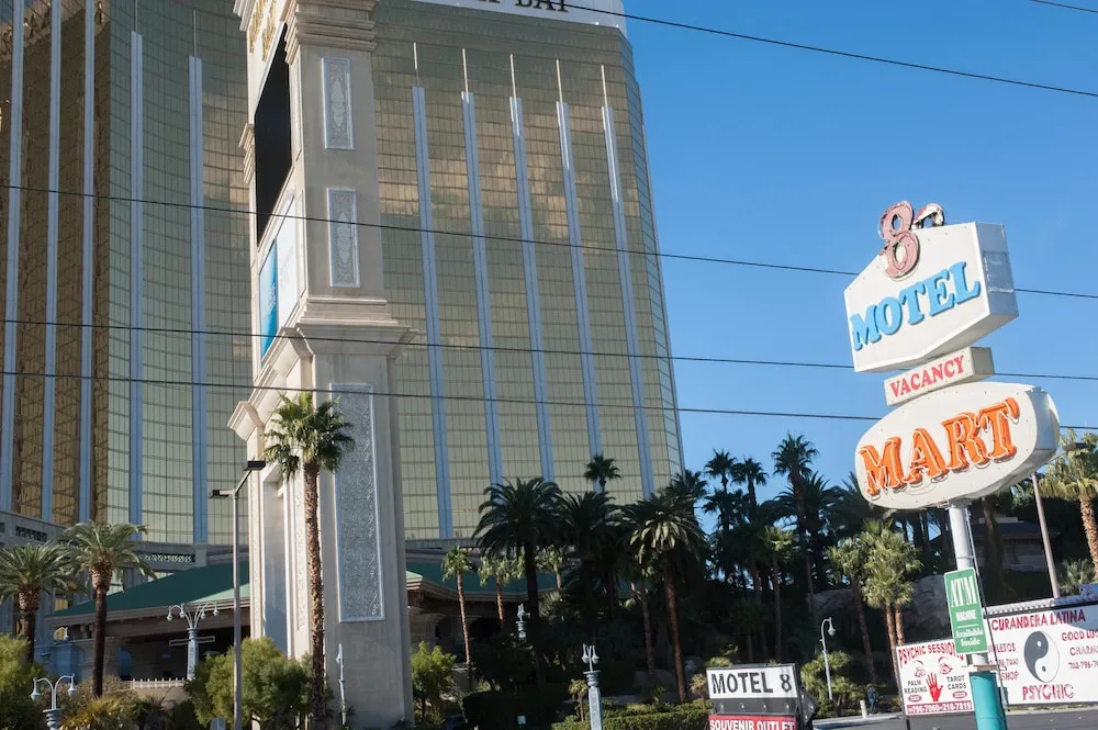 Motel 8 Plus