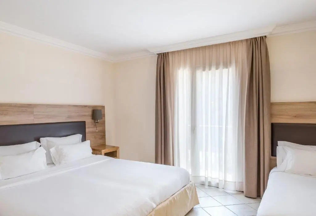 Standard Triple room