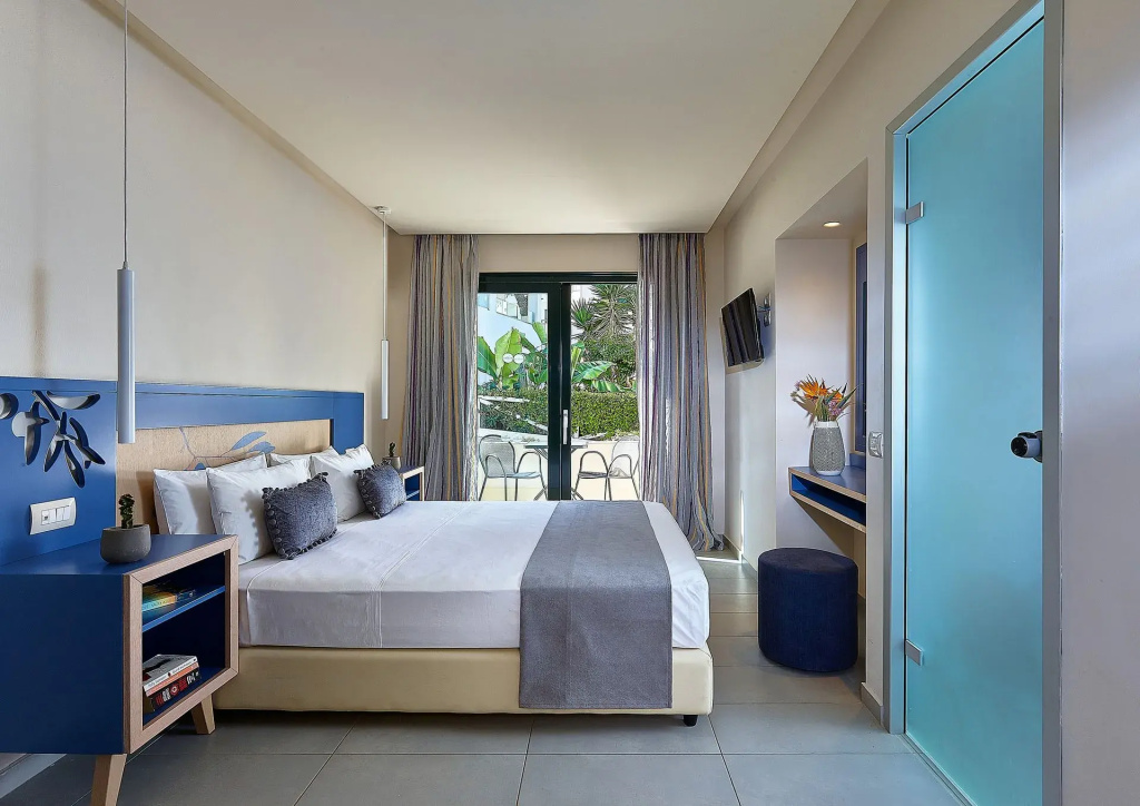 Standard Double room with land view (full double bed)