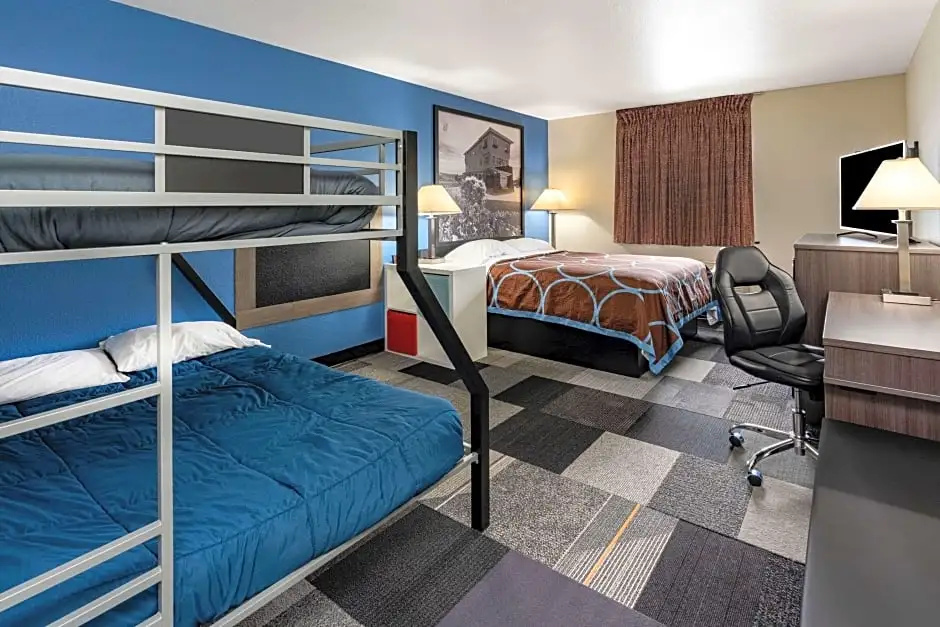 Quadruple Family Suite