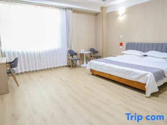 Deluxe Double room (full double bed)