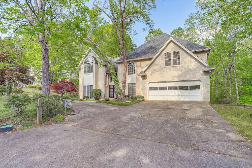 3 Mi to Roswell Riverwalk: Spacious Getaway!