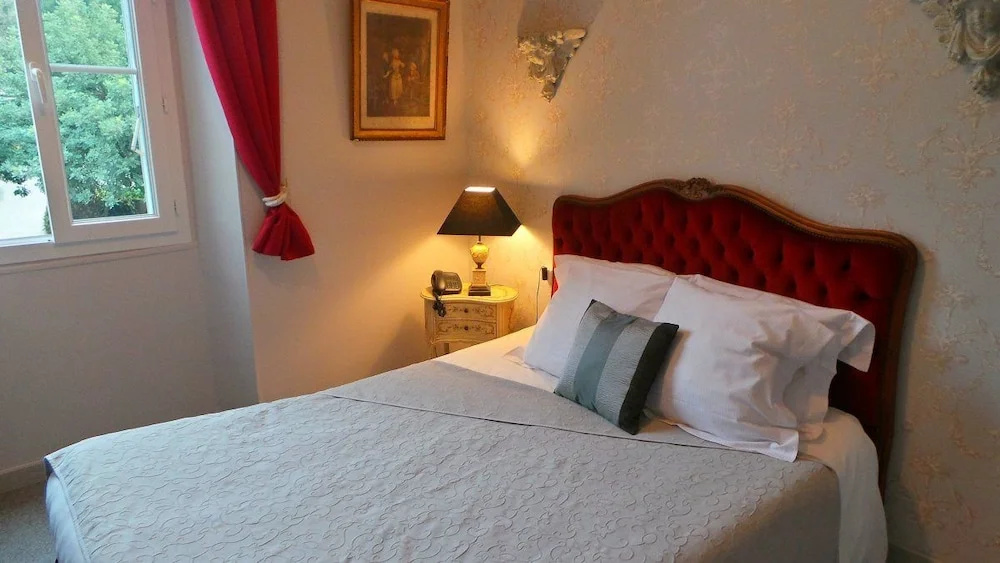 Standard Double room with park view (full double bed)