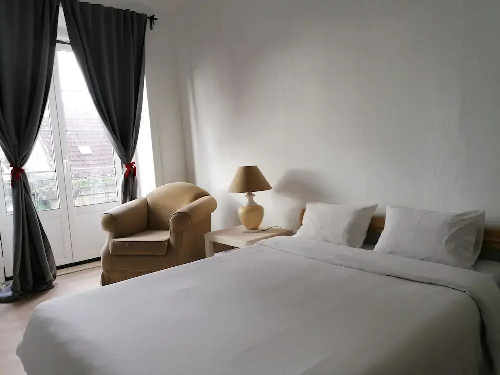 Двухместный номер Economy с балконом двуспальная кровать в Open World Hostel