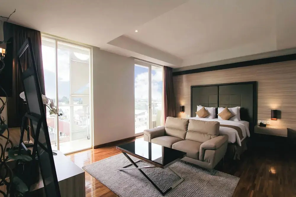 2 Bedrooms Premium Suite with balcony