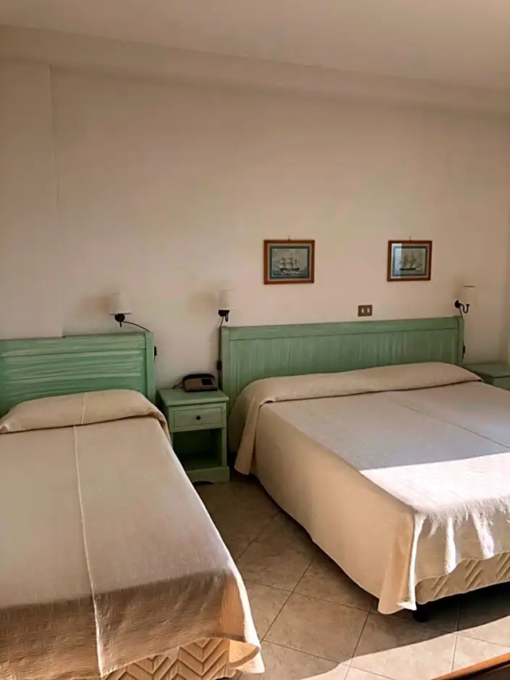 Standard Triple room