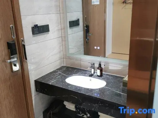 Madrigal hotel 72
