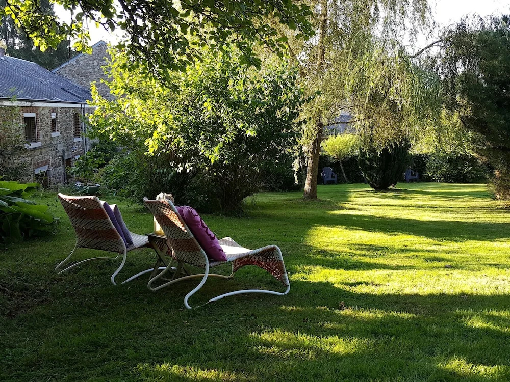 Charming Garden Holiday Home for 6