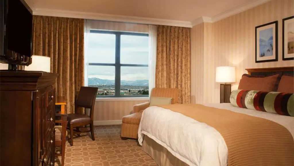 Premier Double room with mountain view (full double bed)