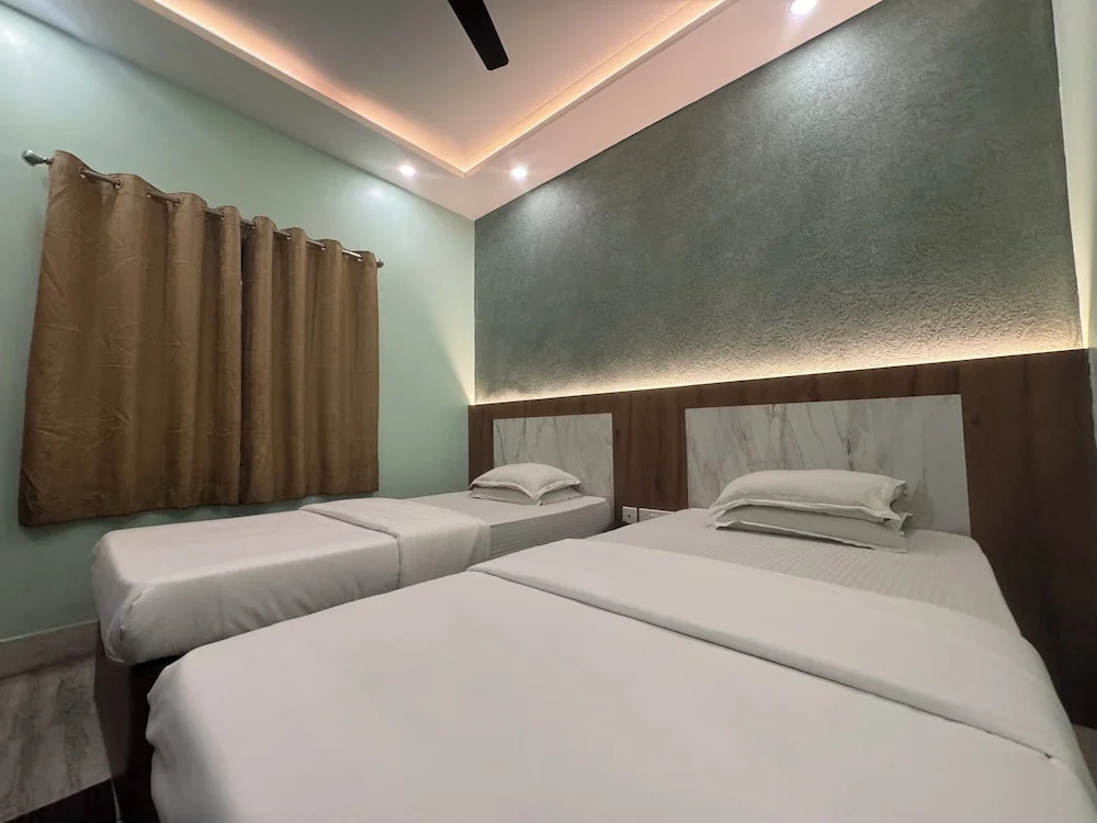 Deluxe Double room with balcony (full double bed)