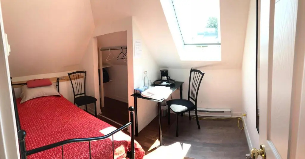 Economy room