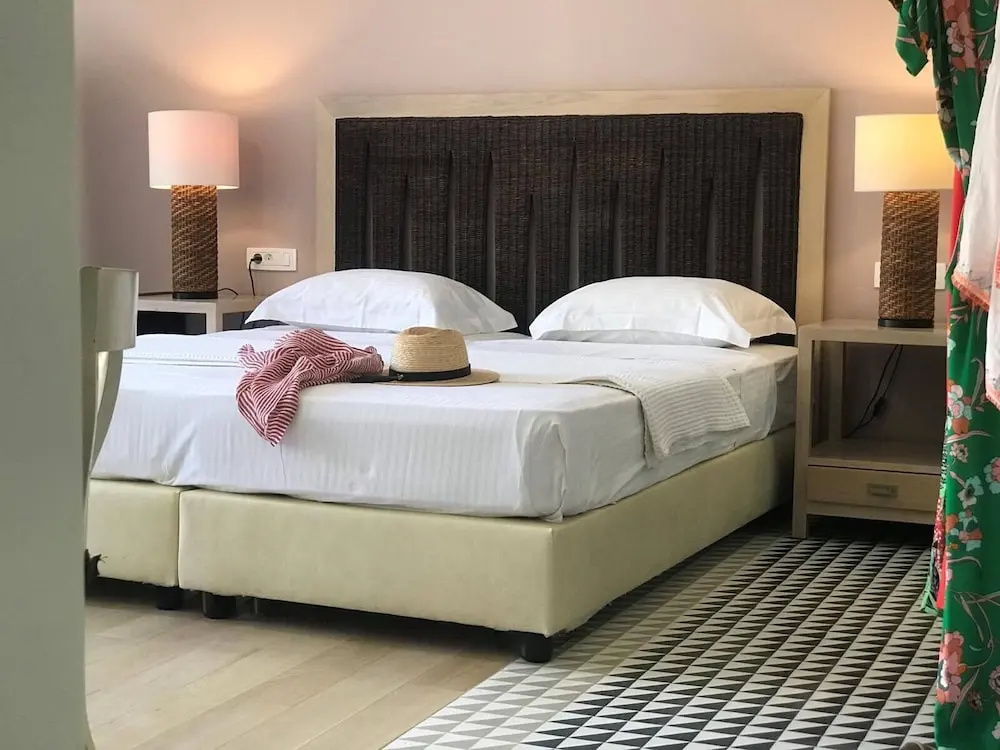 Vranas Ambiance Hotel 2 * Vranas Ambiance Hotel 2 *