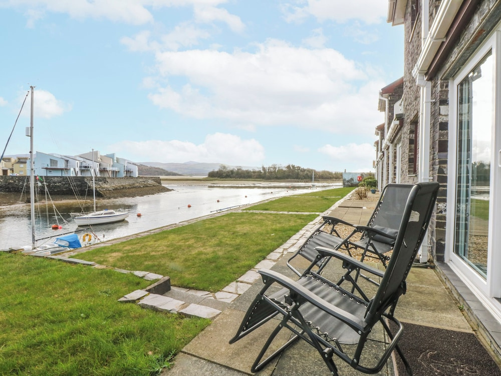 Oakley View Apartment