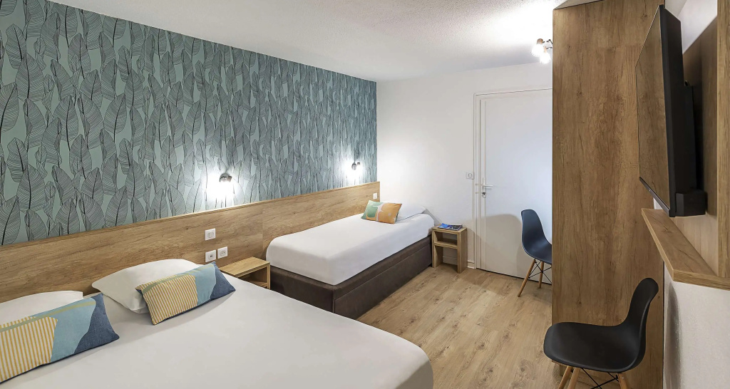 Standard Triple room