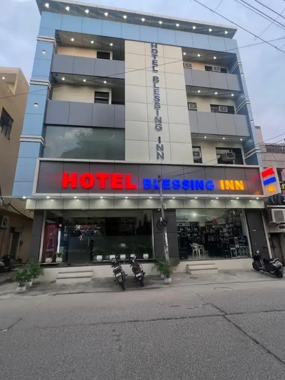 Hotel Blessing Inn