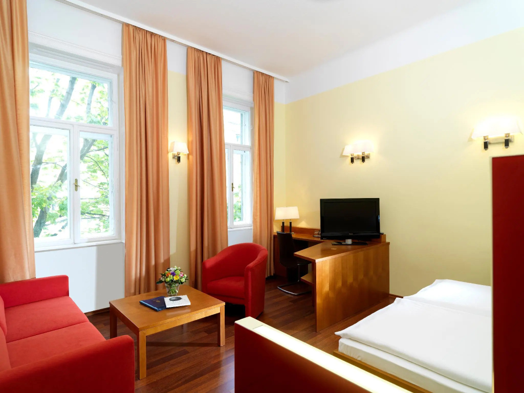 Deluxe Double room (full double bed)