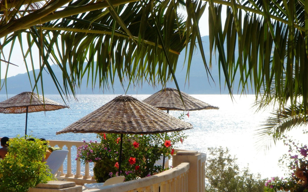 Beach & Waterfront