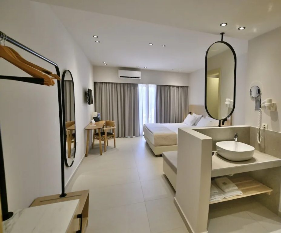 Standard Double room with balcony and with garden view (full double bed)