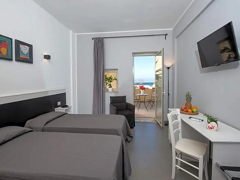 Standard Double room with sea view (full double bed)