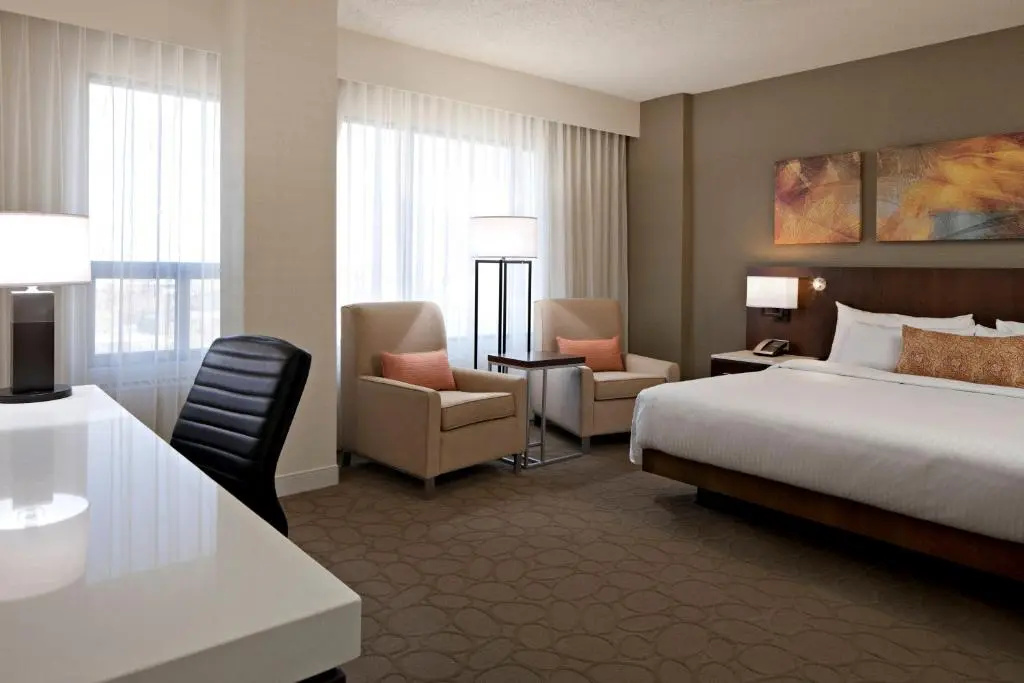 Delta Hotels by Marriott Edmonton South Conference Centre - Chambres