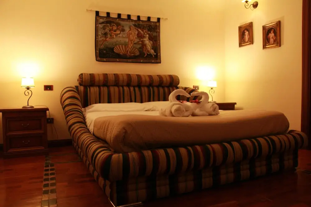 Deluxe Double room with balcony (full double bed)