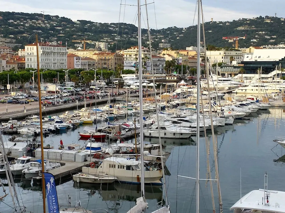 Brand New Studio Cannes Super Center
