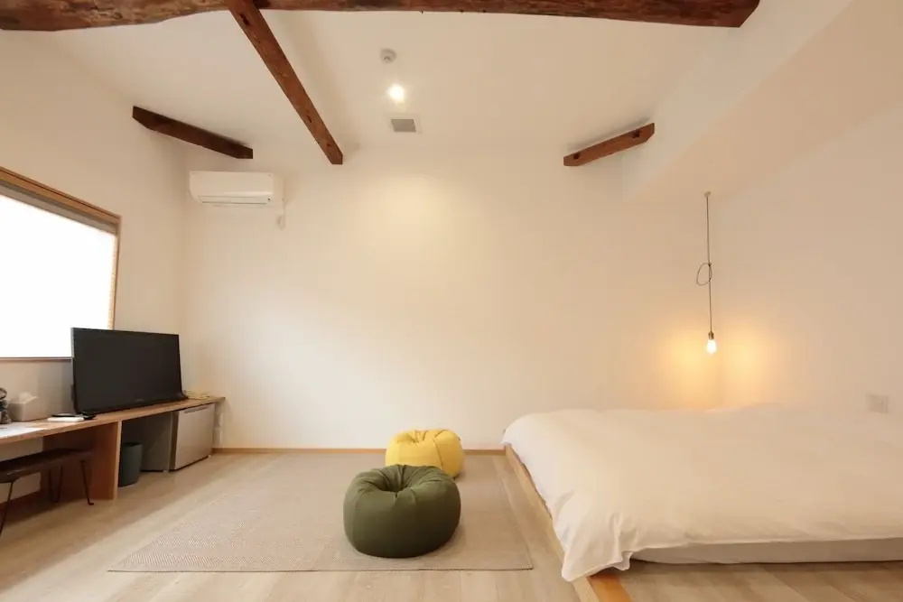 Economy room