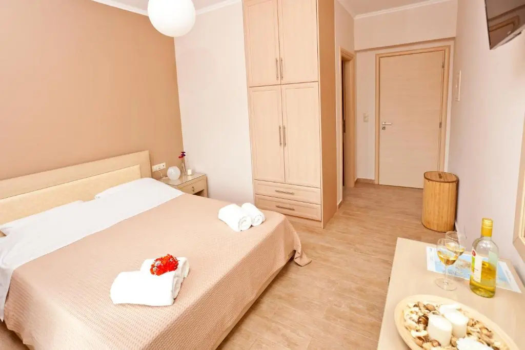 Deluxe Double room with balcony and with mountain view (full double bed)