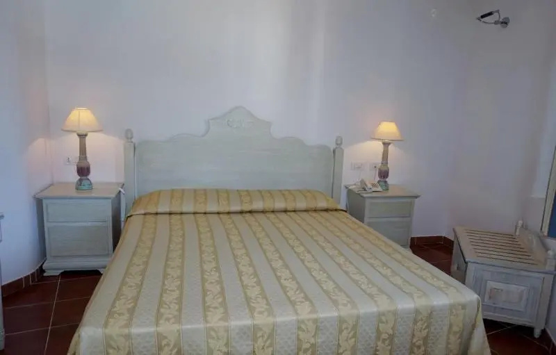 Hotel Monti Di Mola - Chambres