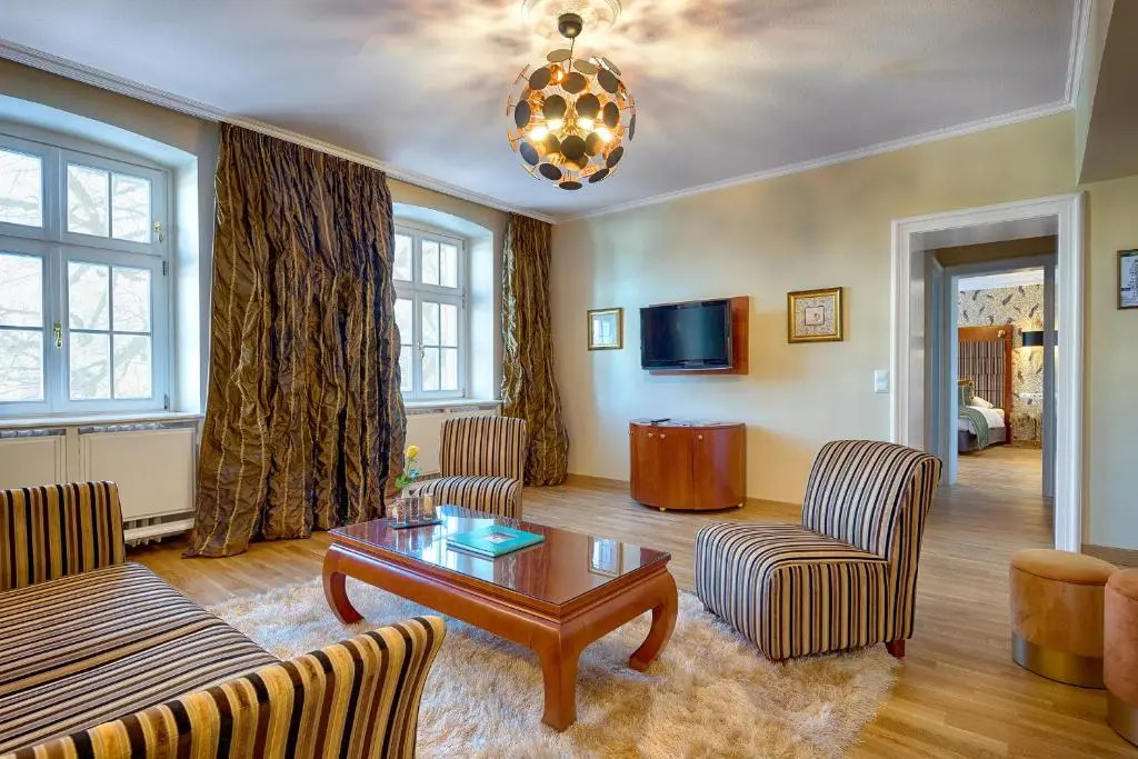 Lobby & Reception